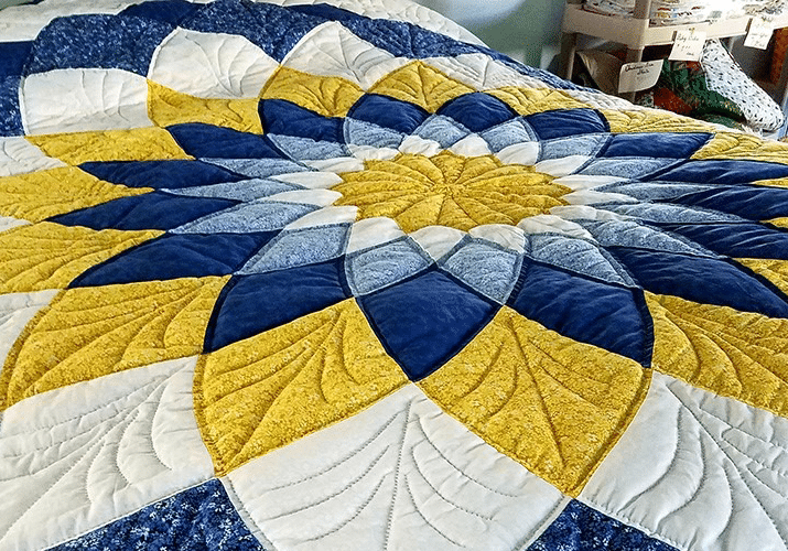 amish-quilt-large-dahlia-1